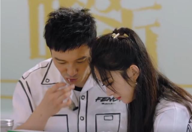  凌晨|黄晓明凌晨两点回归中餐厅，背后真相太卑微，网友：晓明哥真的变了