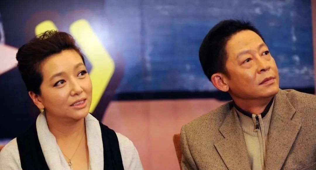 瘦显|54岁王志文近照暴瘦显老?拍戏8个助理待命,8岁儿子逐梦演艺圈?