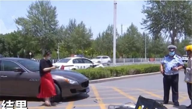  偷换|拿出小哥撞上玛莎拉蒂，女主人偷换鞋之后，让交警无语