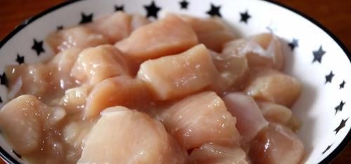  不腻|教你鸡胸肉最香的做法，外皮酥脆，肉嫩不柴，怎么吃都吃不腻