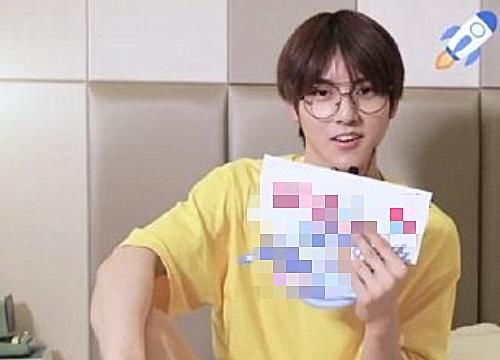  合影|《少年之名》前十成员跟导师合影，最亮眼不是李希侃，看清是谁优秀