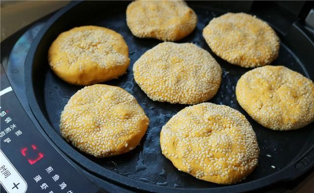  香甜|半个南瓜，1把糯米粉，不用水不用油，软糯香甜还拉丝