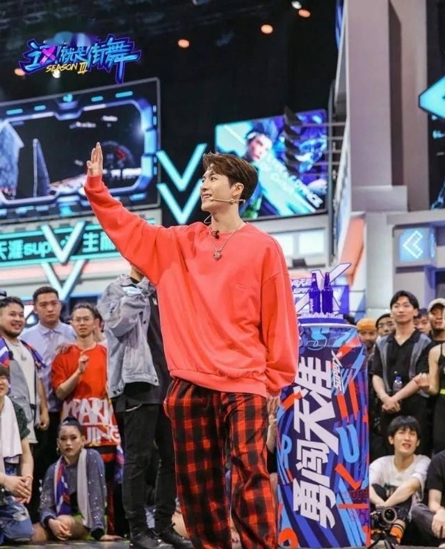 有钱|《这就是街舞》明星上脚谁最狠?王一博同款竟然有钱都买不到...