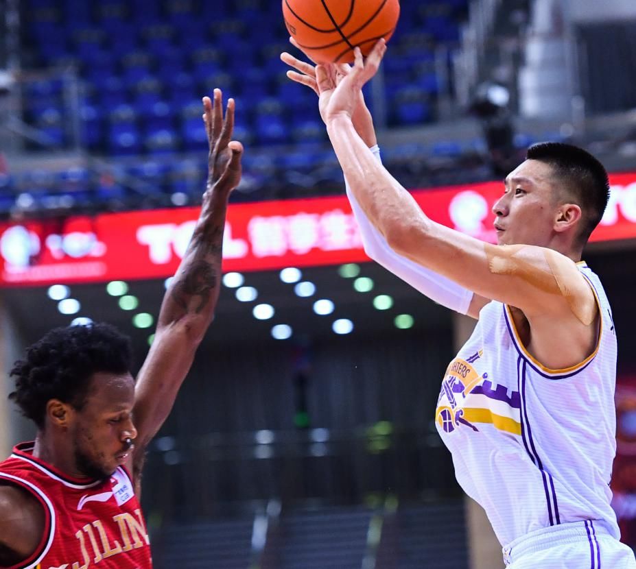 球员|北控惊险晋级后,马布里夸了两位爱将,两次提到总决赛看出野心