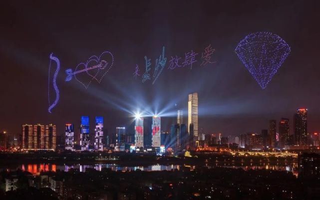 户外媒体|网红爱心红绿灯爆红网络！这样的户外媒体凭什么更受欢迎？