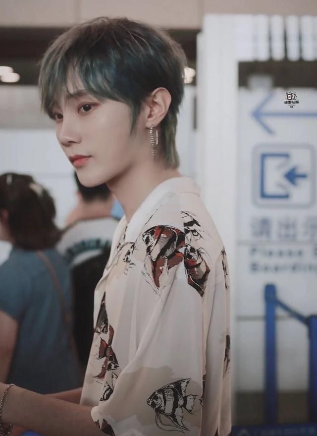  R1SE|硬糖少女粉丝一边喊着糊，一边又喊着“壶”，R1SE不累壶妹也累了