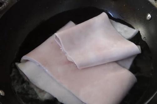  东北|东北大厨：做猪皮冻时，要牢记此配方和2大诀窍，保证不腥不油腻
