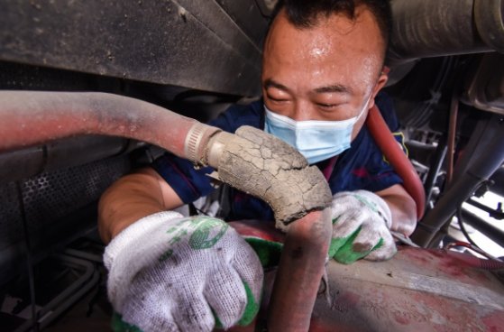  高温|北京1.5万辆公交高温下运转如常，背后有帮“美容师”