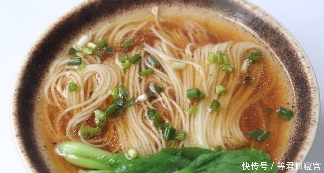 好吃|面条最好吃的做法,5分钟就能上桌,爽滑又劲道,我家一周吃3次
