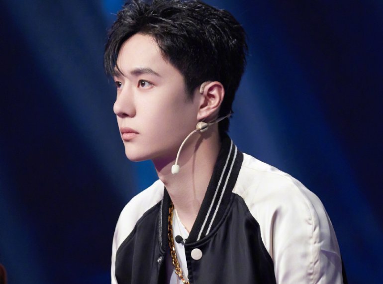  对街舞|《街舞3》王一博有主持人职业病，做口播右手起范儿，奶音超可爱