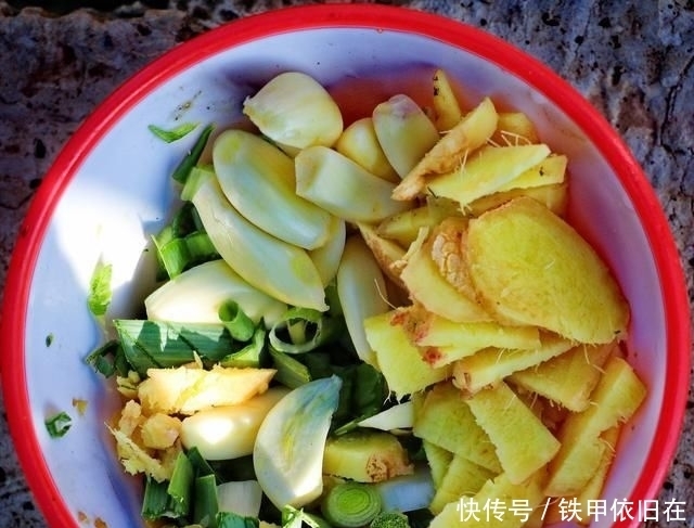  时别|炒田螺时别只会加水了,换成“它”,去腥提鲜味,一人一盘不解馋