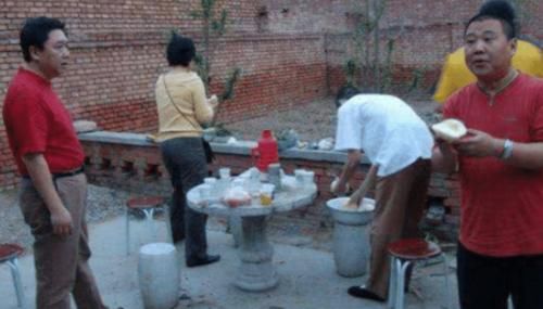 大锅|德云社10几年什么样？曹云金烧大锅，于谦媳妇笑得合不拢嘴