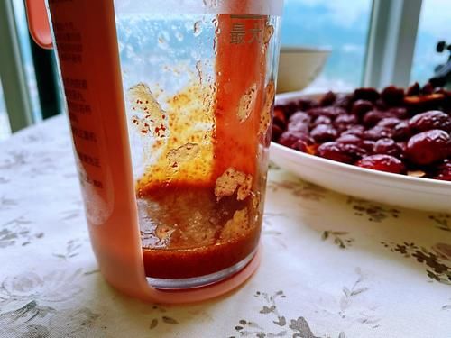  随手|红枣是个宝，面粉中放一把，随手一拌做出来香喷喷，营养又好吃