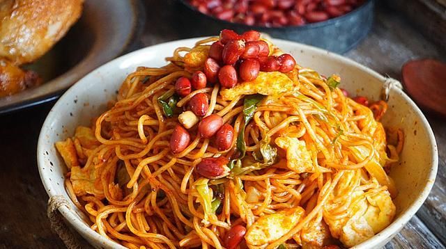 炒面|一家三口的晚餐30元做一桌,营养好做又实惠,夏天没胃口就这样吃