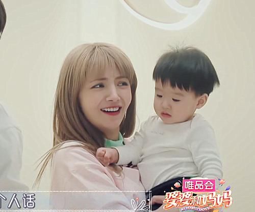  拖鞋|麦迪娜的“笑脸拖鞋”火了，价格不超过10块钱，网友：新潮流！