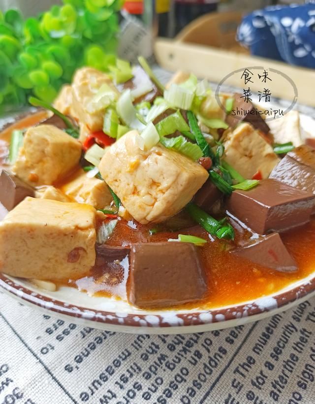  经典|鸭血的经典吃法，滑嫩入味，吃多少次都不会觉得腻，上桌迅速光盘