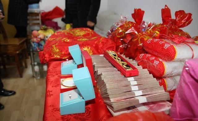 女儿|深圳丈母娘嫁女要50万彩礼，惹怒男子回击，女儿的做法更打脸”