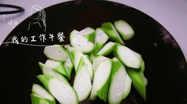  鲜美|三伏天，丝瓜和两种食材滚汤很搭，清热解暑，鲜美好喝又营养