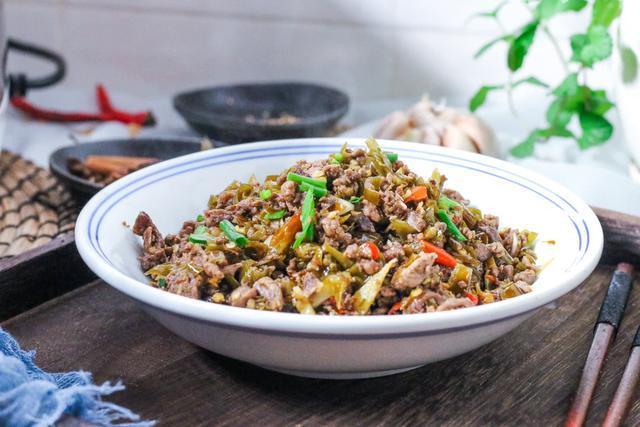  米饭|亲戚来家里串门，做了这道菜，煮了一大锅米饭，大家都没吃尽兴！