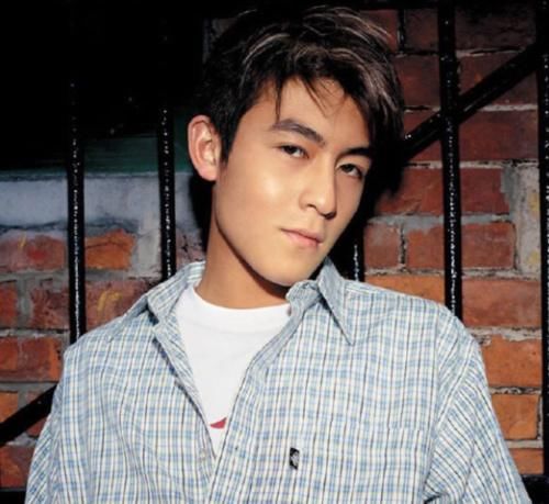  滤镜|曾经的冠希哥自然老去，素颜无滤镜直播全是笑点，网友：本山大叔