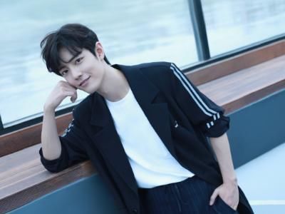  刘雨昕|8月人气榜：王一博第六，刘雨昕第七，肖战第二，第一刚开完演唱会