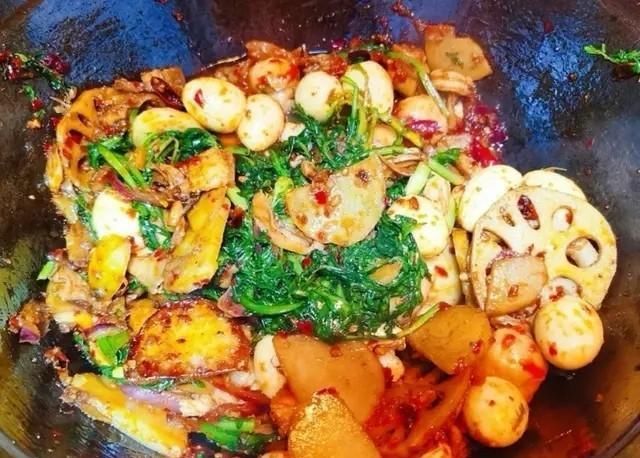  可口|自制麻辣香锅（教你一道鲜爽可口、好吃过瘾的地道美食）。