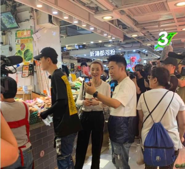 孤老|曾风华绝代,成为国家一级演员,张曼玉一生逐爱为何选择孤老终身