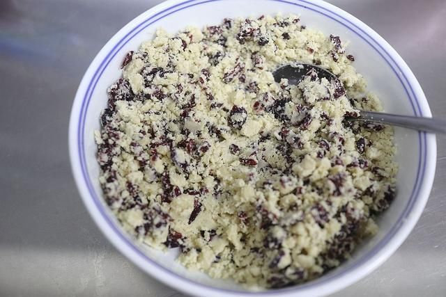 冷藏|不用烤箱的冰皮月饼,冷藏后比冰淇淋还好吃,包一包压一压就成形