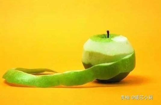 草莓|万物皆可削皮?忍了鸡蛋,忍了榴莲,看到最后直接献上“膝盖”!