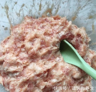 差不多|这菜一块钱2斤，含钙量跟猪肉差不多，几分钟就做好，多给孩子吃