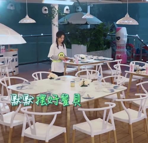  发愁|赵丽颖责任心太强，因菜单无规划独自发愁，焦虑到不想吃饭