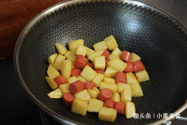  做法|土豆别炒着吃了，教你一个新做法，我家一周吃5次，比吃肉还过瘾