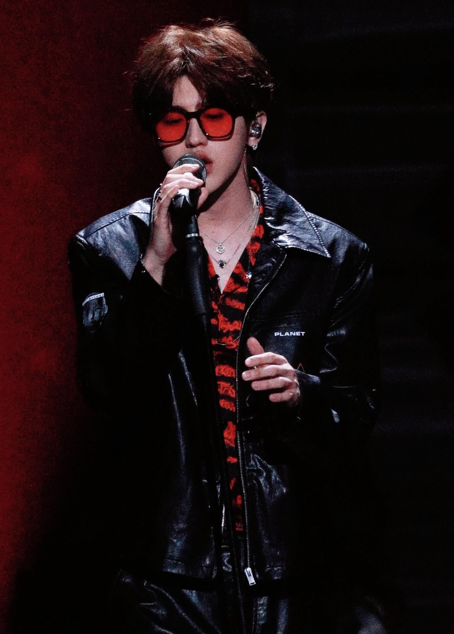  兄弟|乐华七子合体与蔡徐坤同台，朱正廷被调侃，毕雯珺要为兄弟拔牙