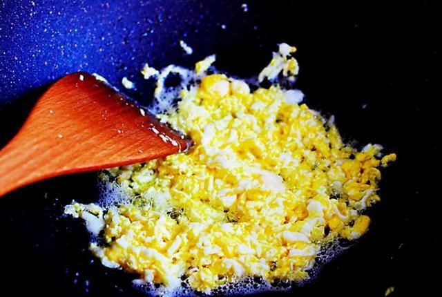 包好|用西红柿包饺子,看酒店厨师怎么操作,简单几下就包好,好吃