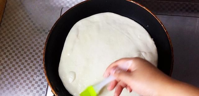  详细|家常烙大饼的方法松软筋道，凉了不硬千层大饼简单易学详细讲解