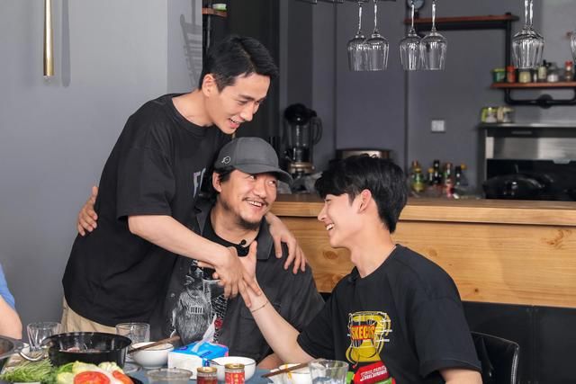  火锅局|陈明昊行车千里赴朱一龙的火锅之约，戏痴之间的友情，我们懂了！