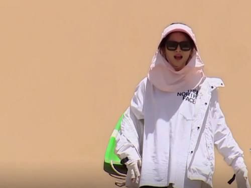  道具|极限挑战尝试滑沙，大家结束时都把道具拿走了，而谁注意杨超越？