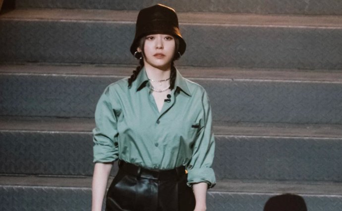  选手|《新说唱4》张靓颖的水平忒尴尬：让选手叫姐姐，给毛巾毫无原则