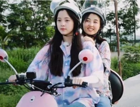  明白|明星有多娇贵？欧阳娜娜张子枫骑电车，看到护送人数明白了