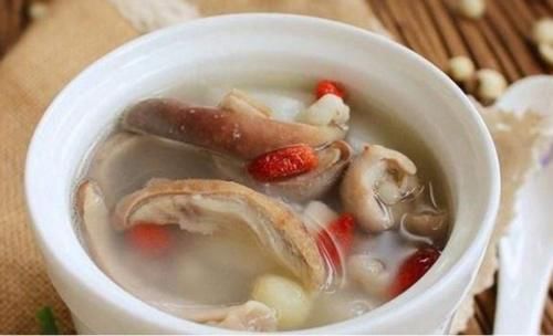 猪肉|秋天,少吃猪肉多喝它,每天一碗,气血足了,失眠也好了