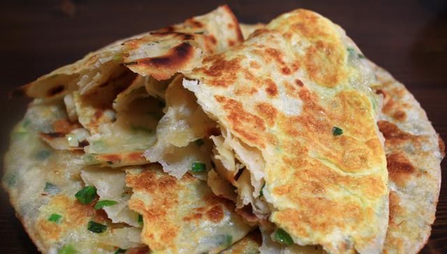 别出去|早餐别出去买了,教你4种懒人鸡蛋饼,不用发面,天天吃都不腻