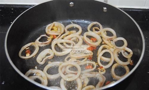  极美|这菜味道极美，比大鱼大肉还受欢迎，简单炒一炒，上桌就光盘