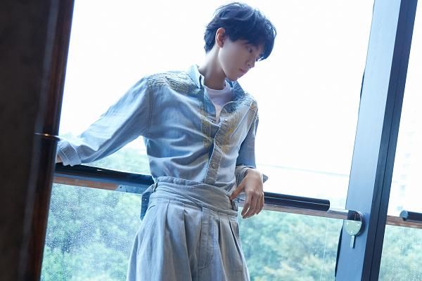  联盟|英雄联盟表演赛，王俊凯跟周杰伦成对手，看到他获胜后的反应，说好的偶像呢