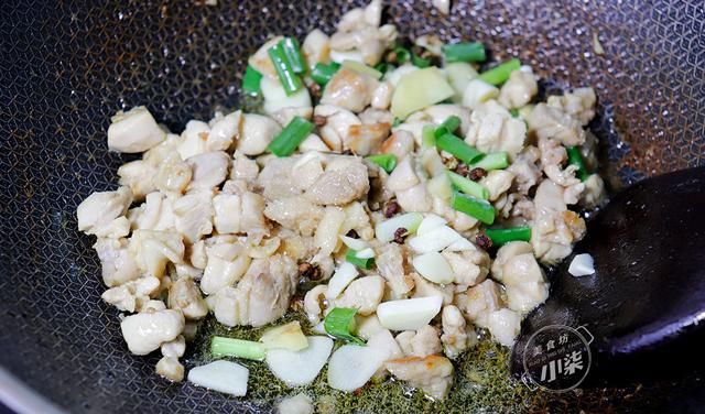  香辣|鸡肉这样做太香了，不炖不油炸，香辣过瘾，端上桌瞬间被扫光