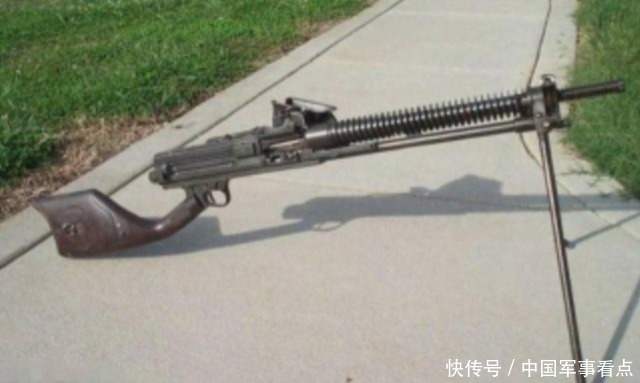 还要|出征还要带油壶!世界奇葩枪械之,子弹要不断刷油才能打响