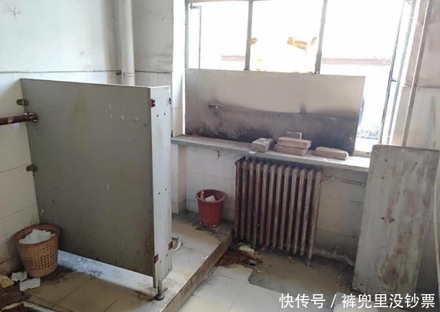 小区|同是小区公厕,有的舒心有的糟心,差距咋就那么大?