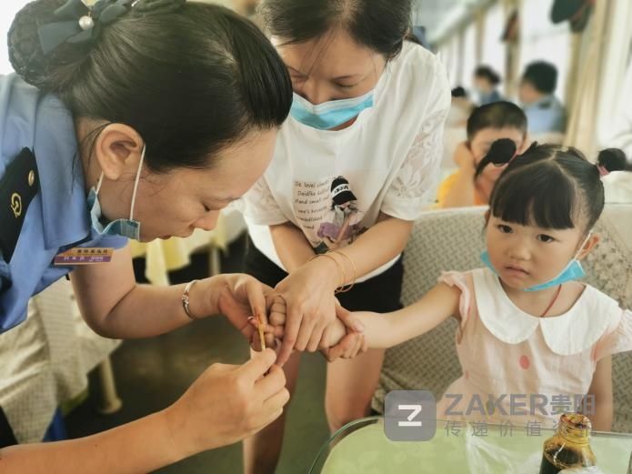  不止|小旅客手指出血不止 列车红十字救护员急救止血