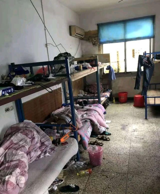 集体|这才是真实的工厂集体宿舍，我再也不住了，每天都担心手机被盗