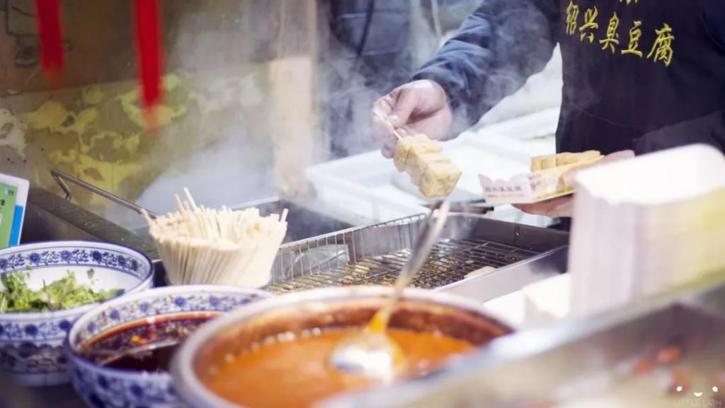 美食街|国内这些“专坑外地人”的美食街