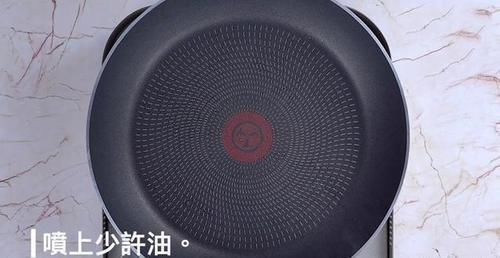  轻轻|煎豆腐容易碎，掌握这五个技巧，让你煎出来的豆腐完整又美味